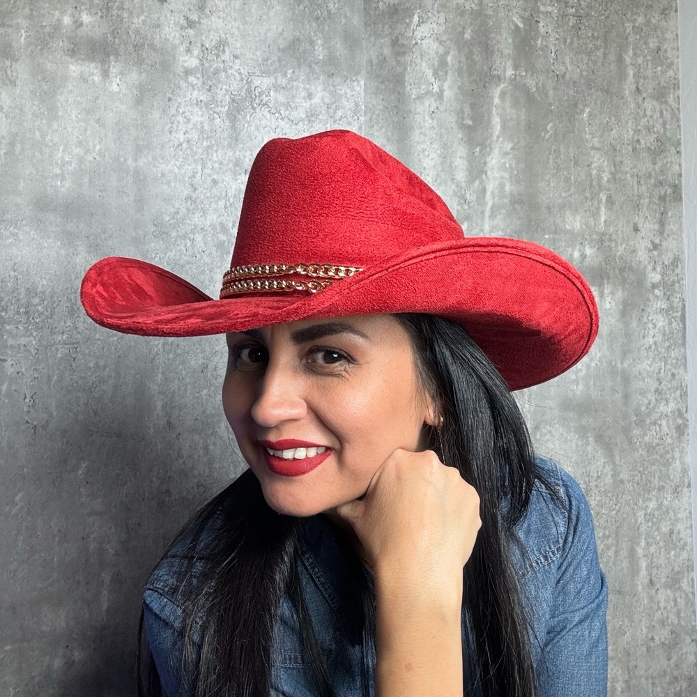 Red Cowboy cowgirl suede hat gold chain